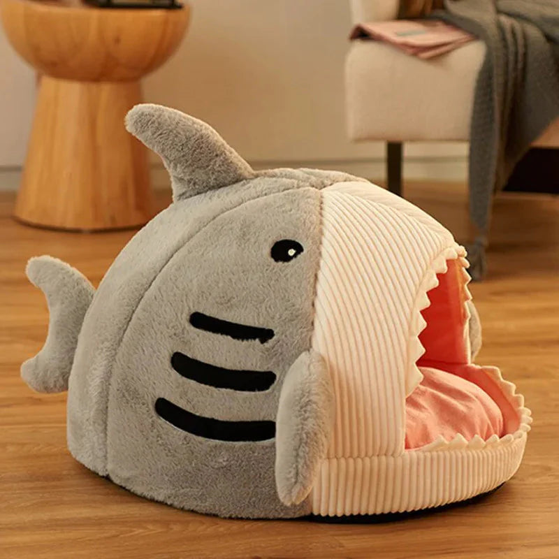 Cama para mascotas de lujo en forma de tiburón