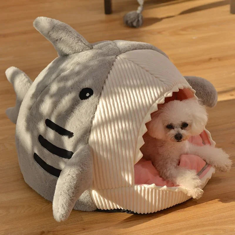 Cama para mascotas de lujo en forma de tiburón
