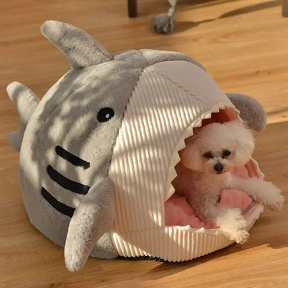 Cama para mascotas de lujo en forma de tiburón